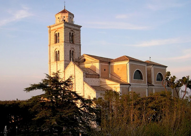 Santa Maria Assunta Katedrali - Fermo | Secret World Trip Planner