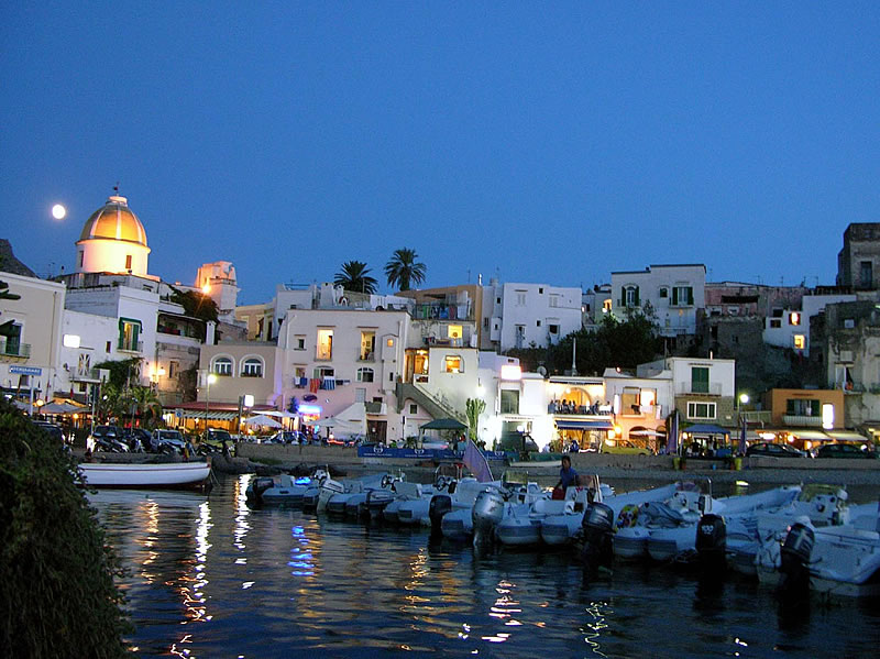פוריו מאיסקיה - Isola d'Ischia | Secret World Trip Planner