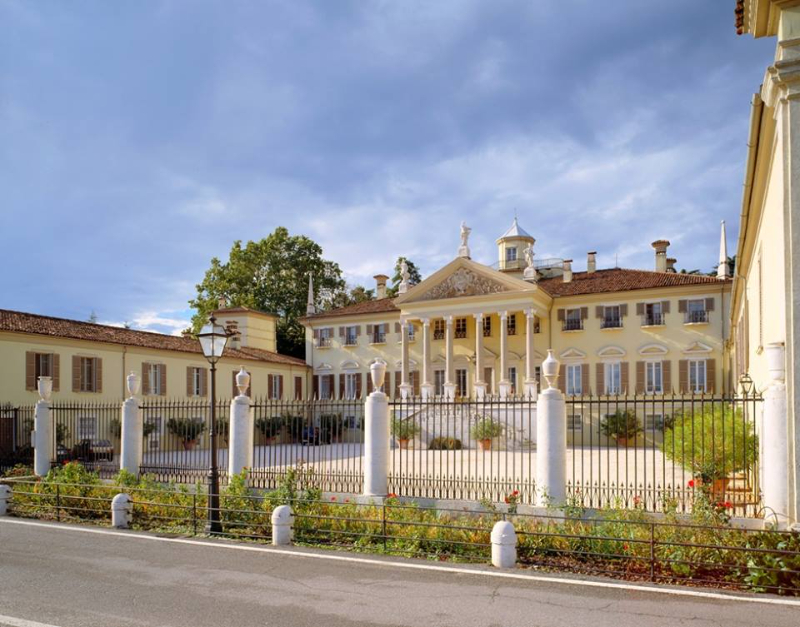 Modes un kostīmu muzejs - Ciliverghe di Mazzano | Secret World Trip Planner