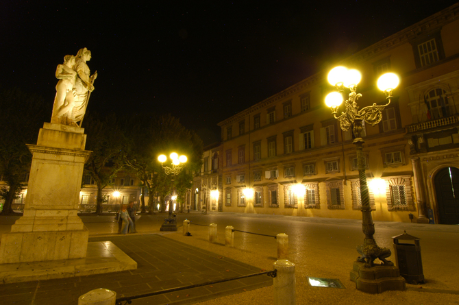 Lucca ເປັນເພັດພາຍໃນຝາ - Lucca LU | Secret World Trip Planner