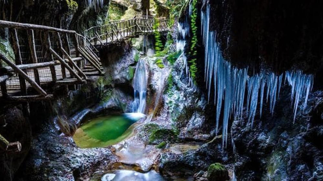 Caglieron haitzuloak - Via Grotte del Caglieron | Secret World Trip Planner