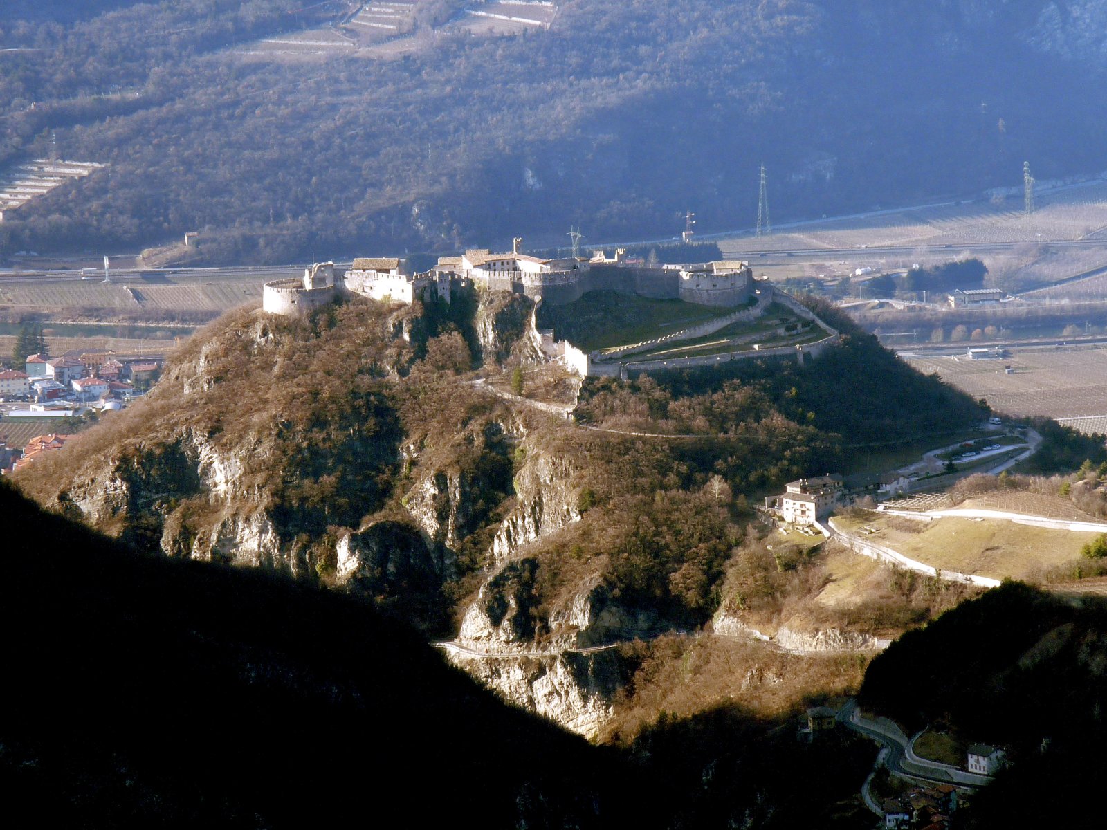 Castel Beseno, найстарэйшая крэпасць Трэнціна - Besenello | Secret World Trip Planner