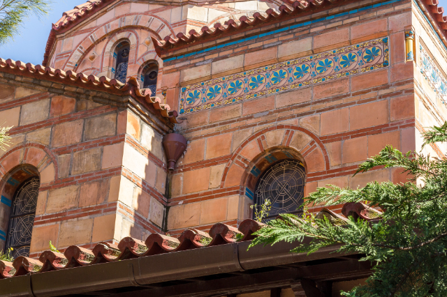 Pozoruhodná cesta Agios Sostis: Od pařížského pavilonu k aténskému tributu - Athina | Secret World Trip Planner