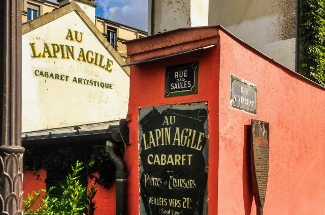 En el Cabaret Rabbit Agile - Paris | Secret World Trip Planner