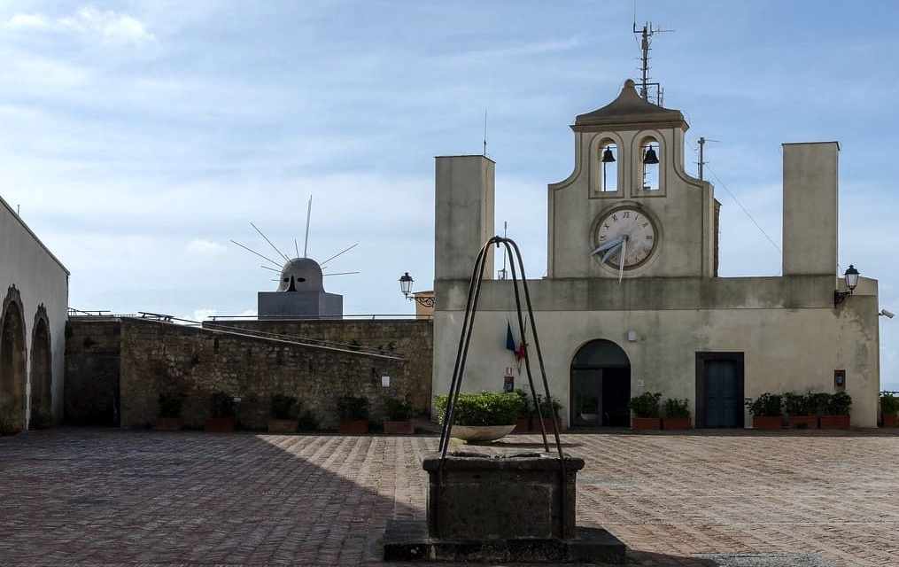 Castel Sant'Elmo und das Museo del Novecento - Napoli | Secret World Trip Planner
