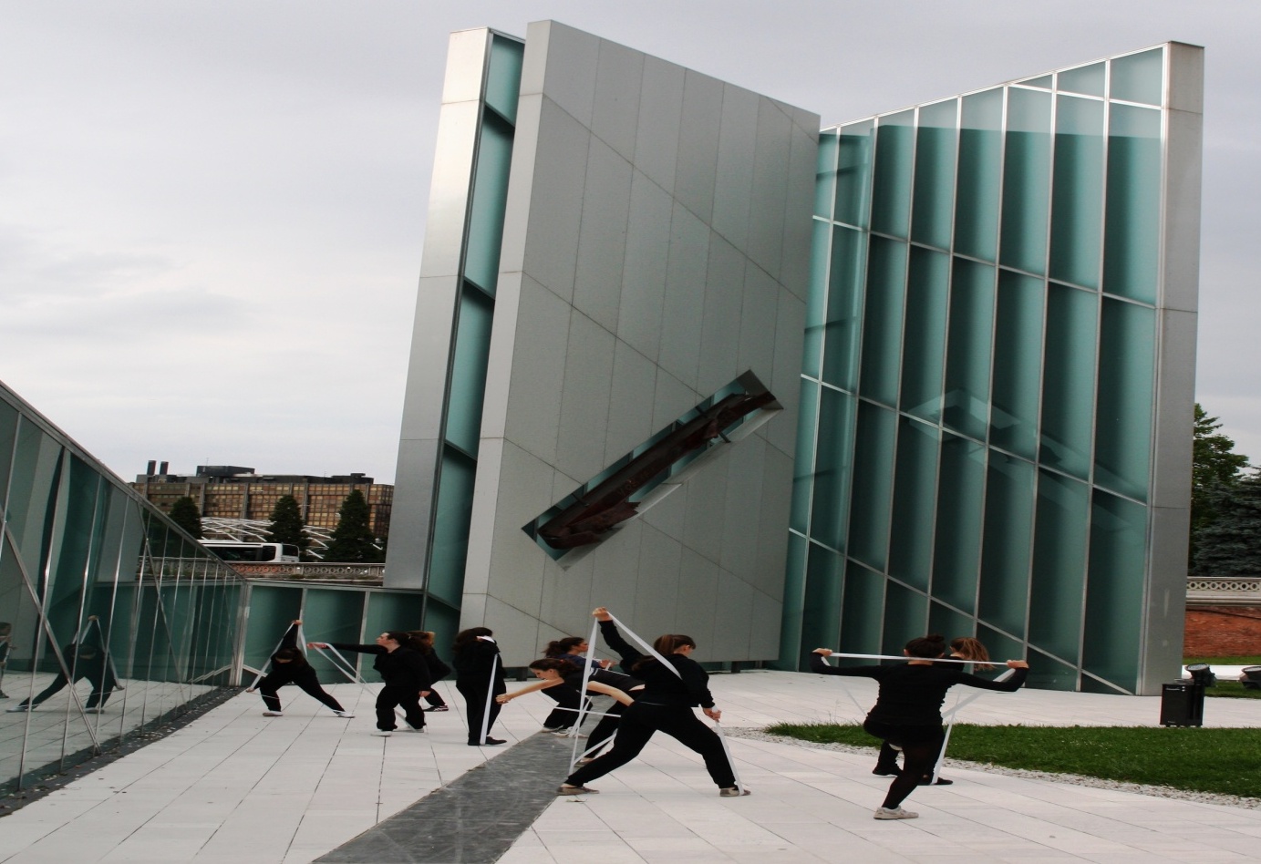 El Monumento a la Memoria y la Luz creado por el arquitecto Daniel Libeskind para honrar - Padova | Secret World Trip Planner