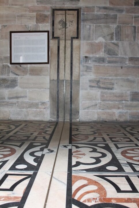 Basilika Duomo dauka, barruan, Sari eder bat, purtro - Milano | Secret World Trip Planner