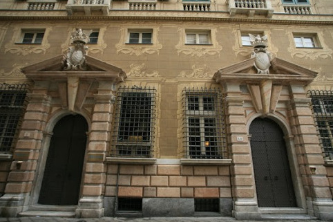 El antiguo palacio se encuentra en un área de construcción adquirida en la subasta de 1551 y es - Genova | Secret World Trip Planner