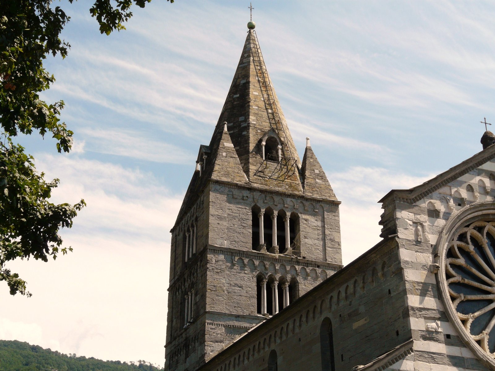 Basilica di San Salvatore dei Fieschi - Cogorno | Secret World Trip Planner
