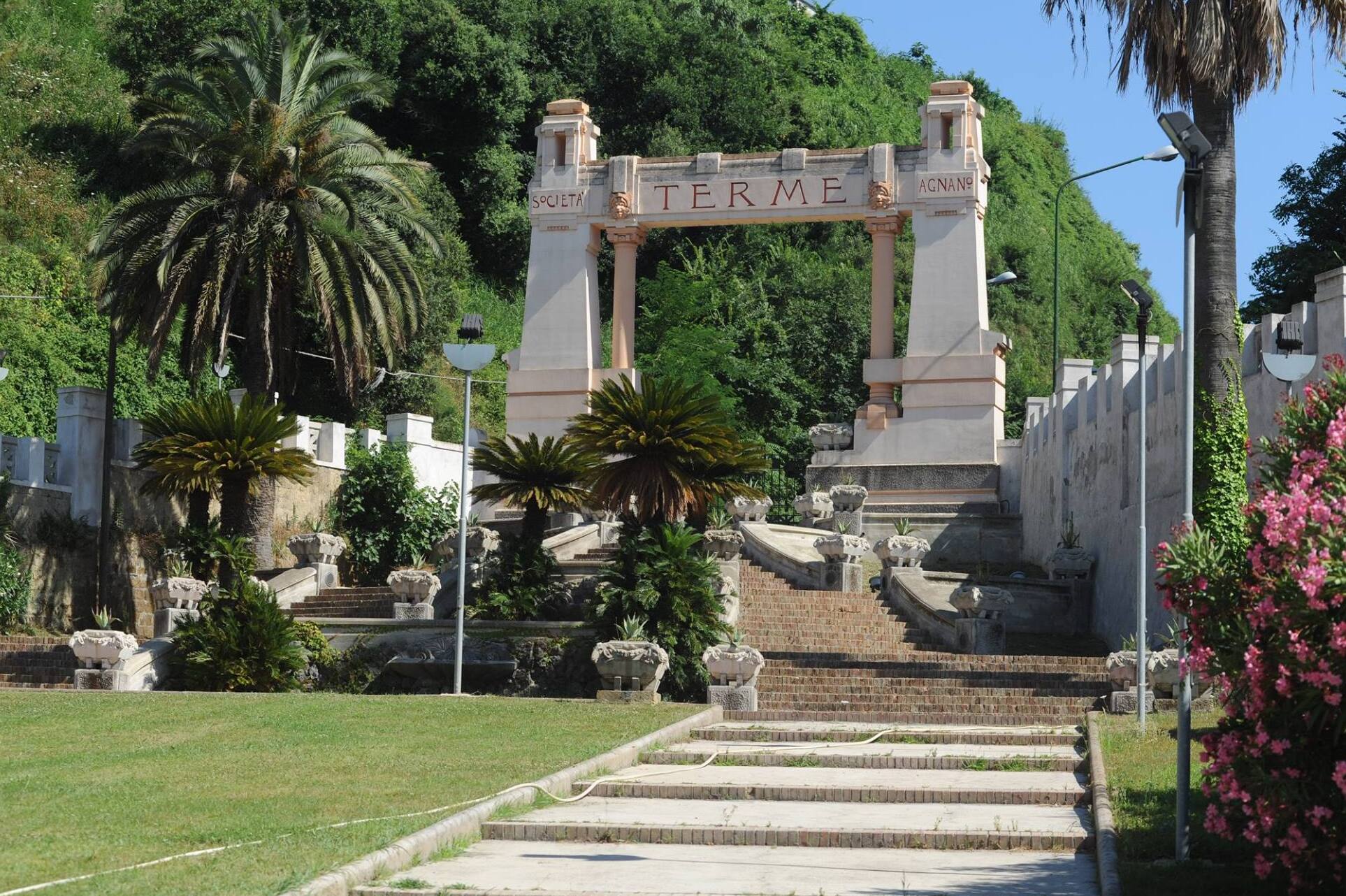 ການ incredible ວາມຮ້ອນນ້ໍາຂອງ Agnano - Napoli | Secret World Trip Planner