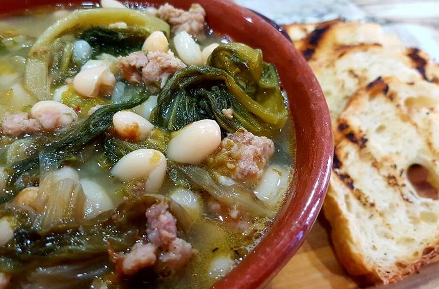 Neapelj: jed Scarole in fižol - Trattoria da Nennella | Secret World Trip Planner