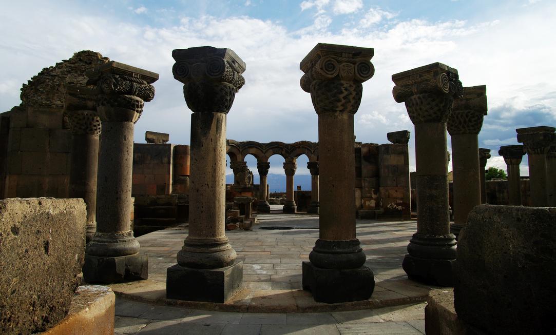 Katedrala Zvartnota - Echmiadzin | Secret World Trip Planner