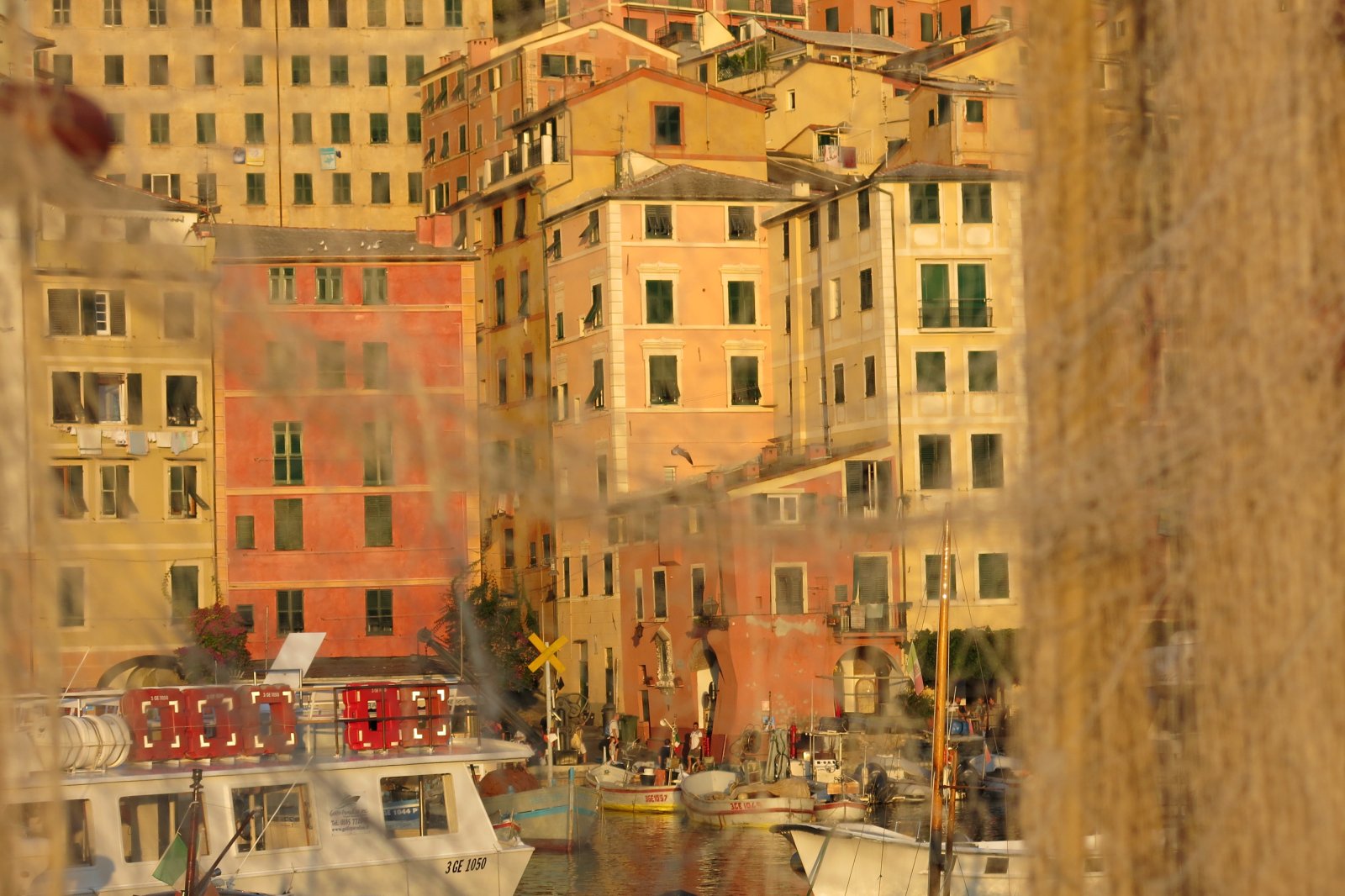 Camogli ed il bellissimo golfo Paradiso - Camogli | Secret World Trip Planner
