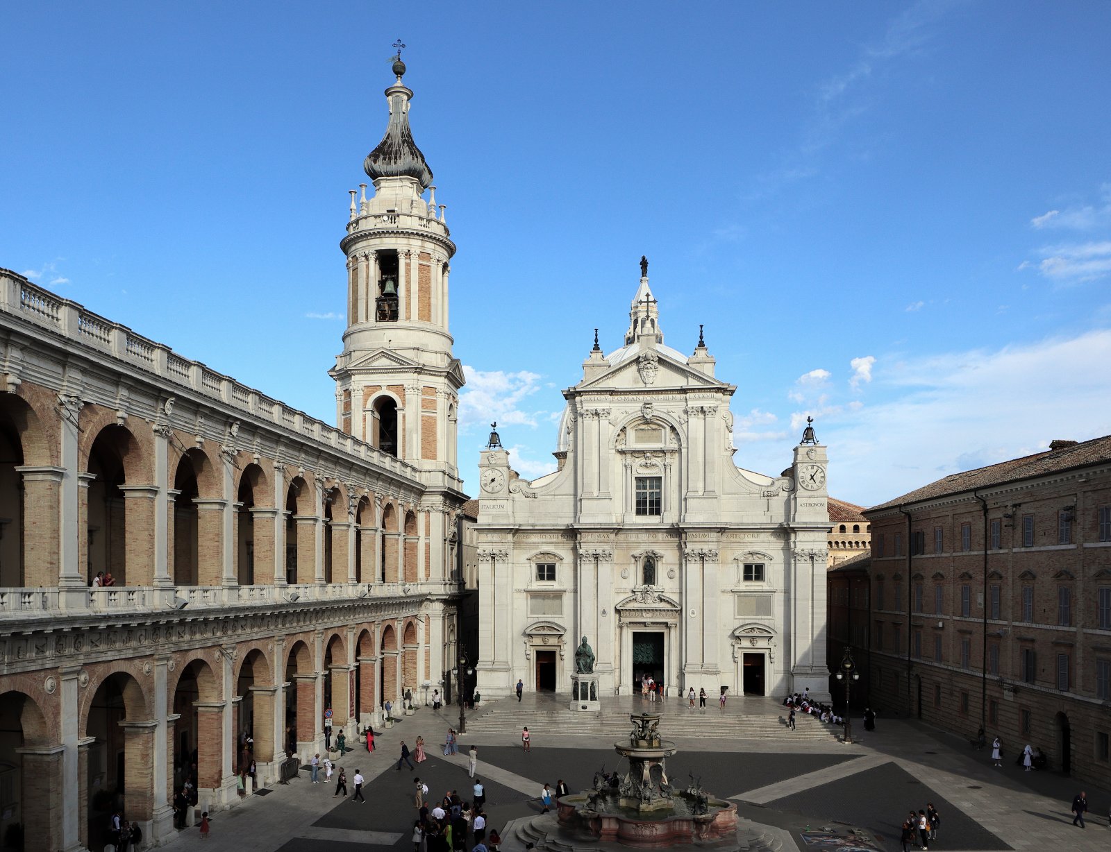 Loreto y la hermosa campiña de Marche - Loreto | Secret World Trip Planner