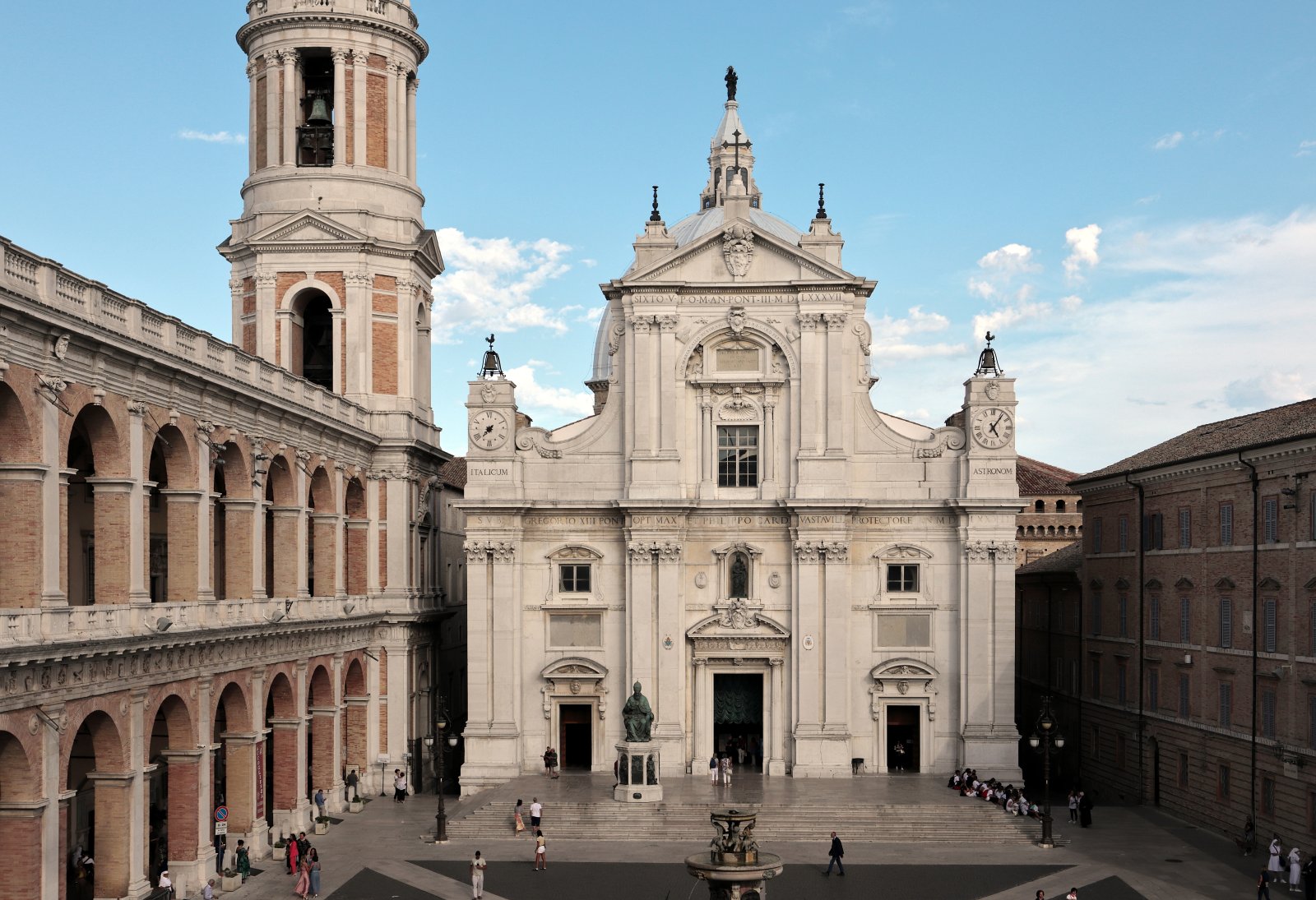 Loreto y la hermosa campiña de Marche - Loreto | Secret World Trip Planner