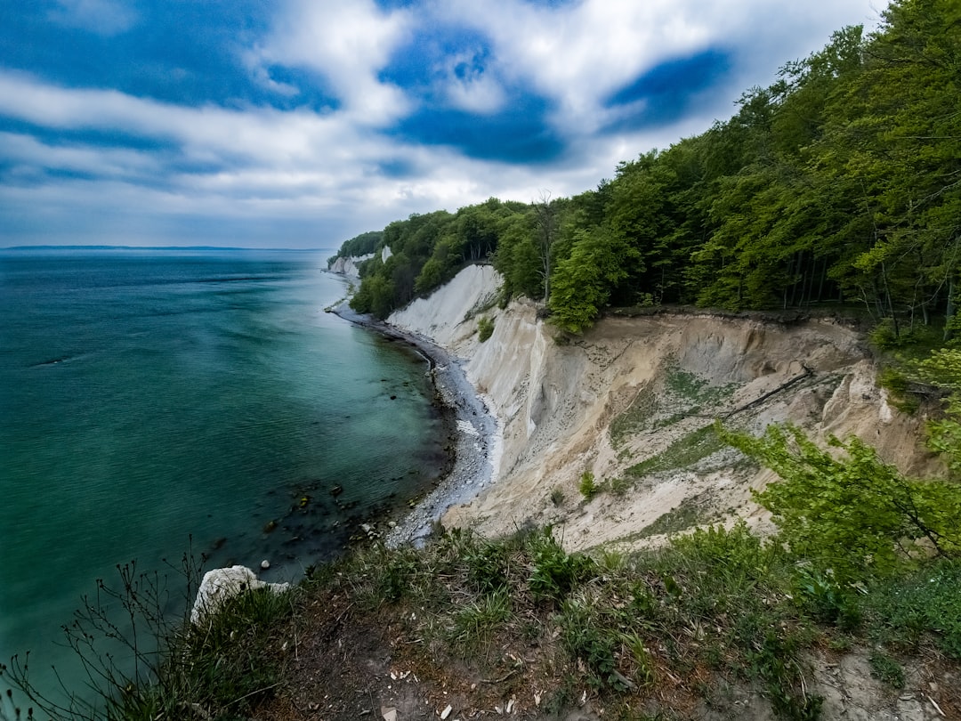 Der Kreidefelsen Konigstuhl ist ein wunderbarer Ort zum Wandern - Sassnitz | Secret World Trip Planner