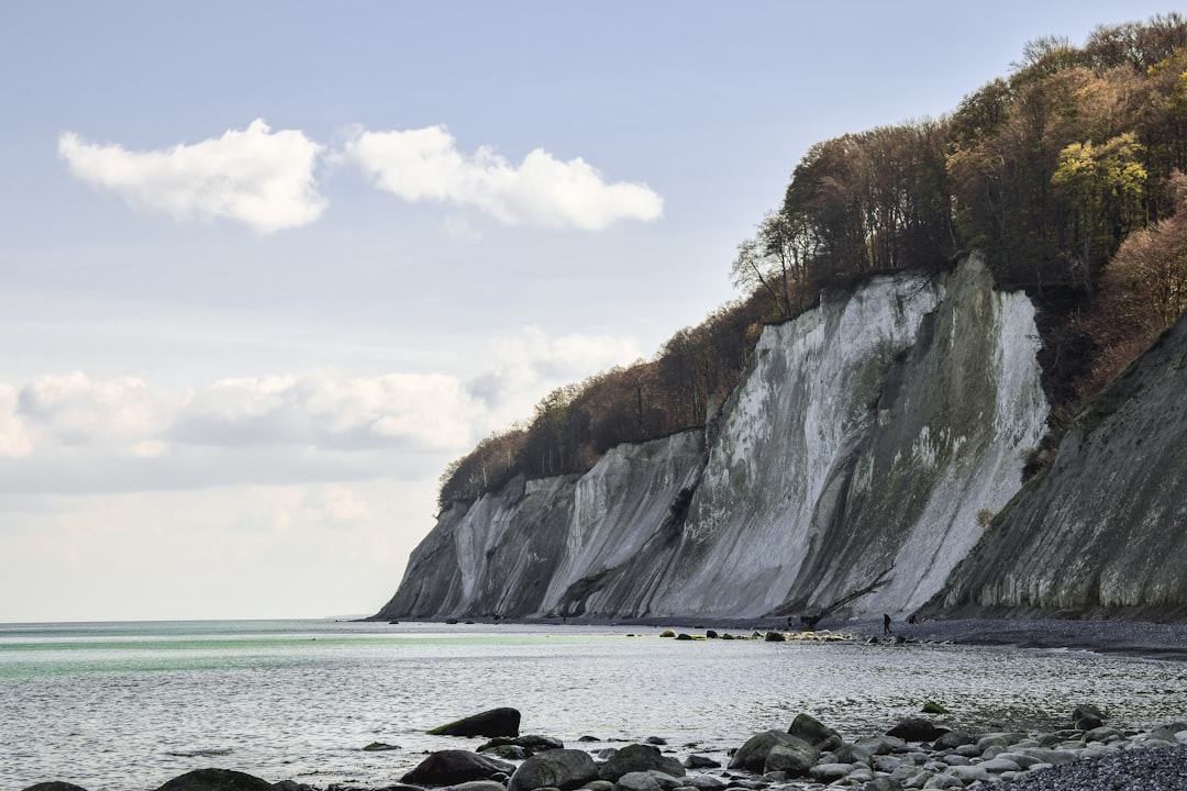 Der Kreidefelsen Konigstuhl ist ein wunderbarer Ort zum Wandern - Sassnitz | Secret World Trip Planner