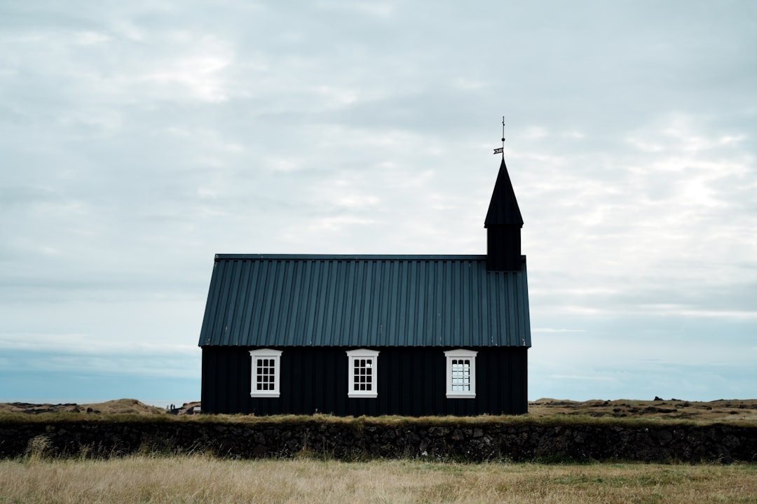 La iglesia negra Búðarkirkja - Búðir | Secret World Trip Planner