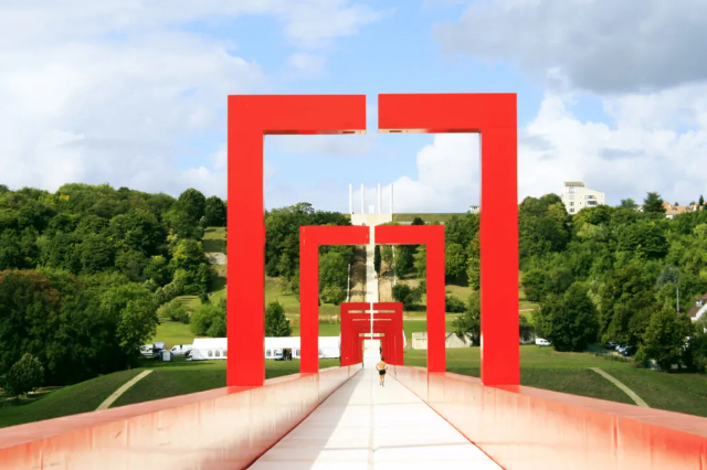 Axe Majeur - Cergy | Secret World Trip Planner
