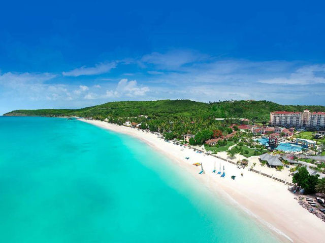 Golful Dickenson - Dickenson Bay | Secret World Trip Planner
