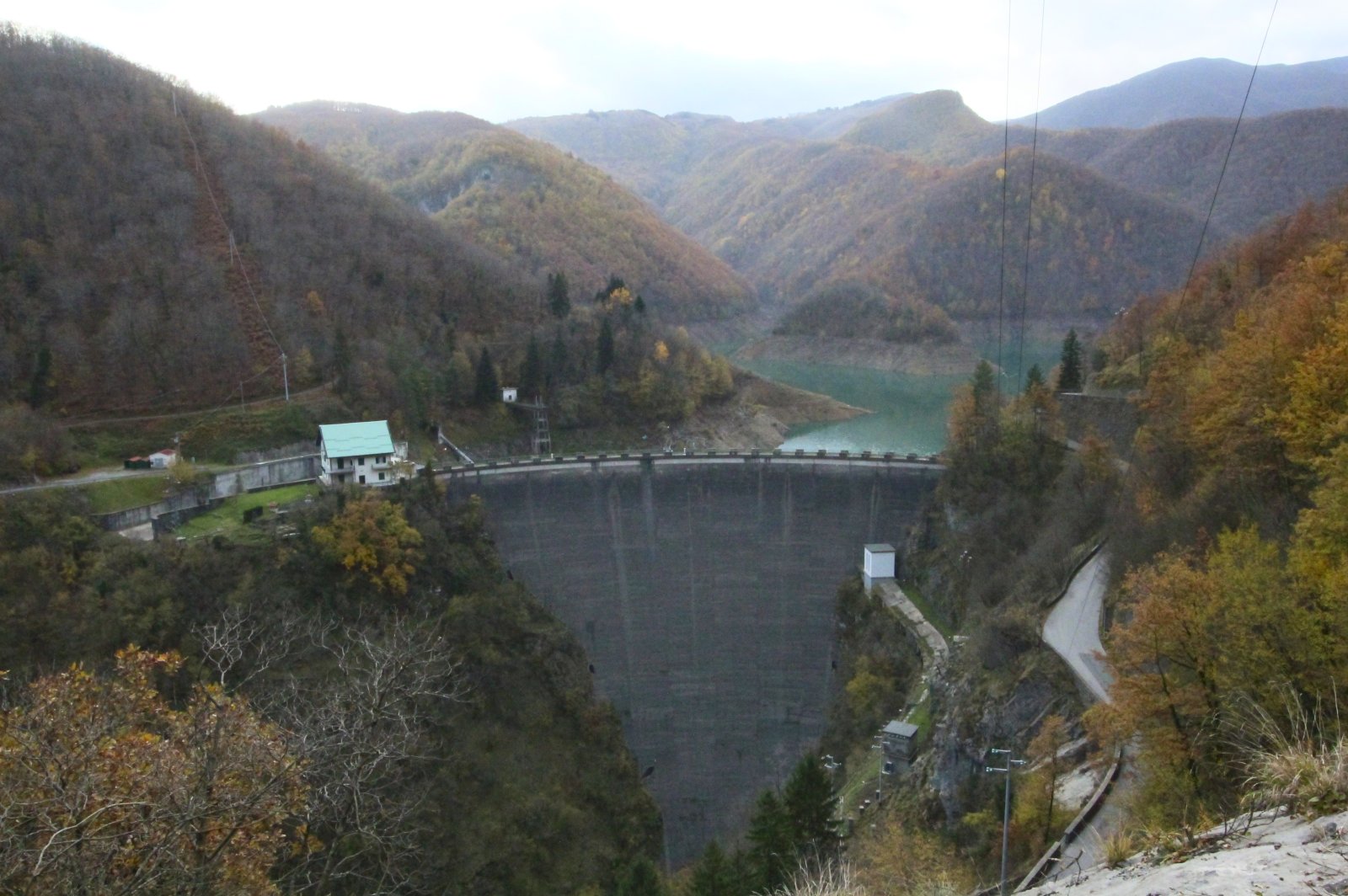 Il lago di Vagli ed il Borgo fantasma di Fabbri ferrai - Lago di Vagli | Secret World Trip Planner