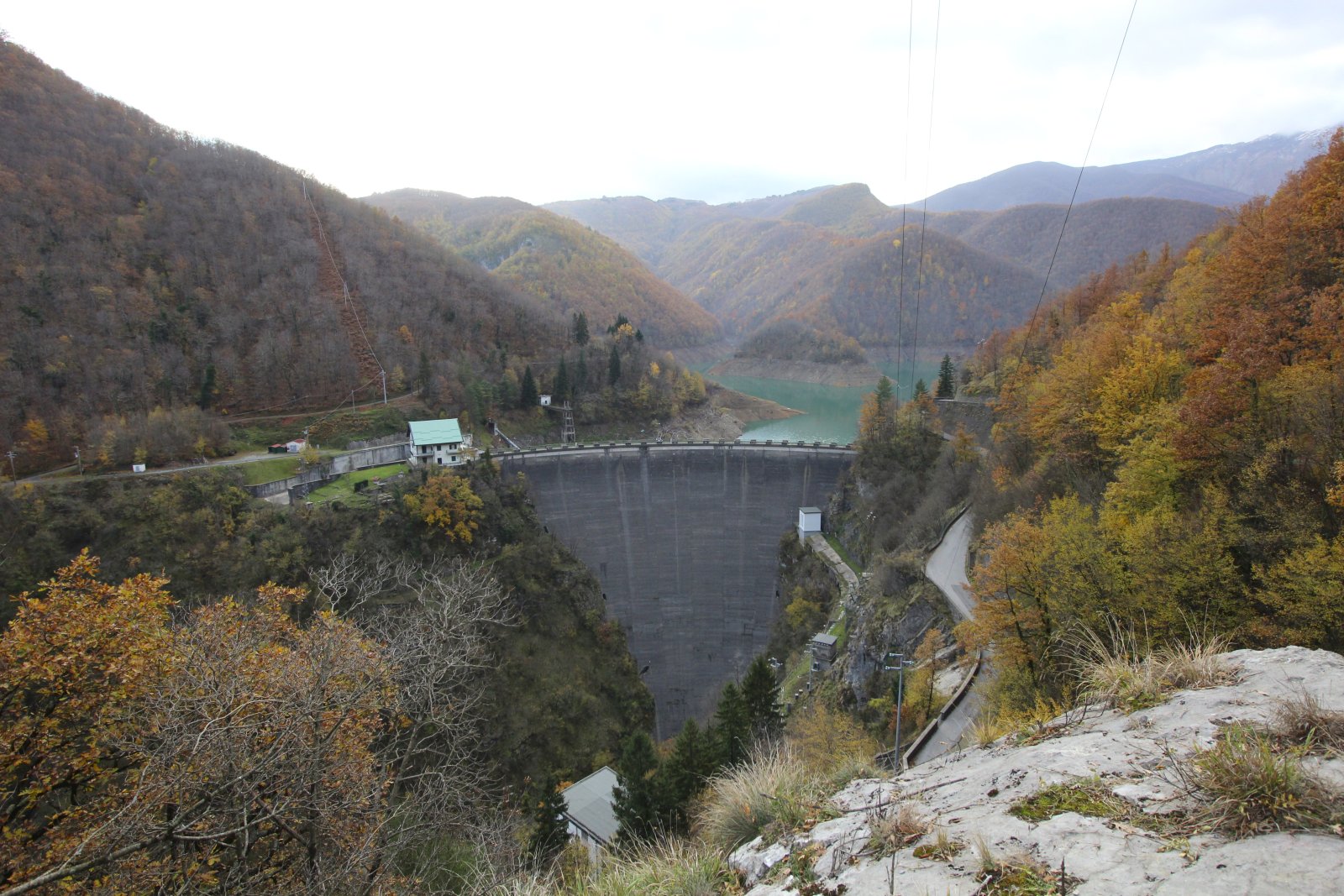 Il lago di Vagli ed il Borgo fantasma di Fabbri ferrai - Lago di Vagli | Secret World Trip Planner