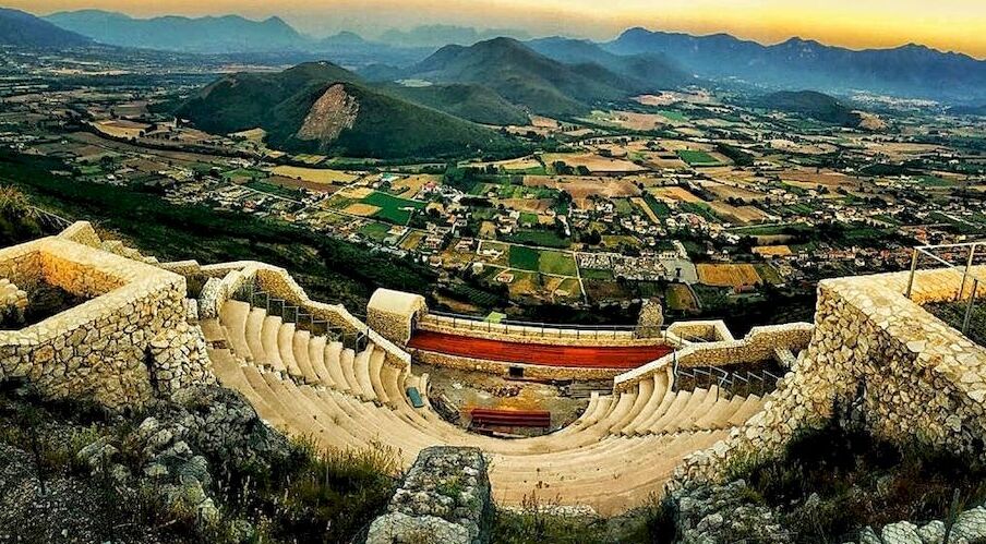 La increïble Teatre Tempio Romano en Pietravairano - 81040 Pietravairano CE | Secret World Trip Planner