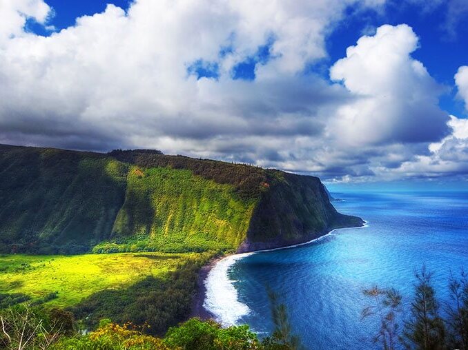 Waipi'o Valley and its black sand beach - Waipio Valley | Secret World Trip Planner