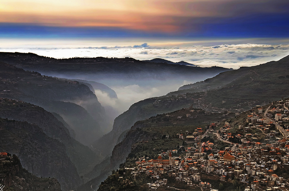 Disfruta del increíble paisaje del pueblo de Bsharri — Bsharre