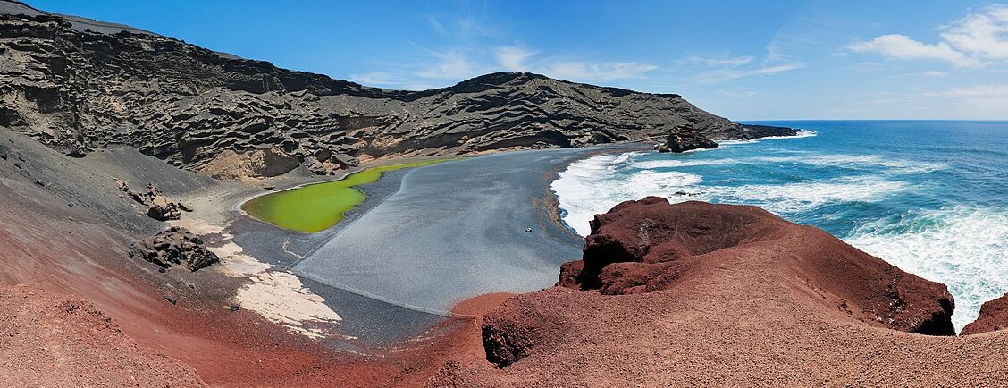 Pond of the Clicos: the green lake in the crater - 35570 | Secret World Trip Planner