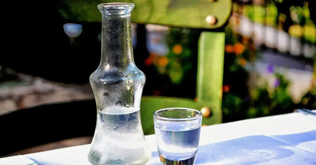 Ouzo, en ikon för grekisk kultur - Athina | Secret World Trip Planner