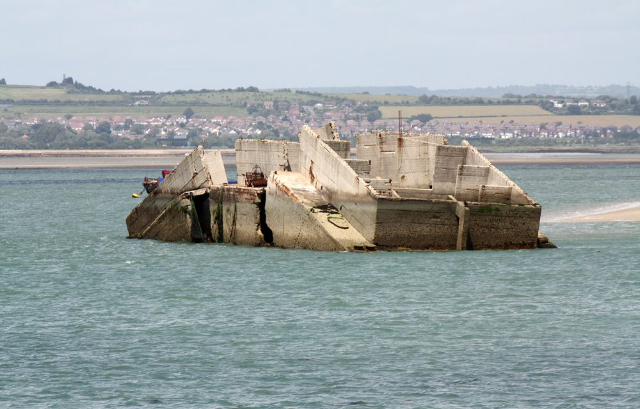 ميناء التوت - Arromanches-les-Bains | Secret World Trip Planner