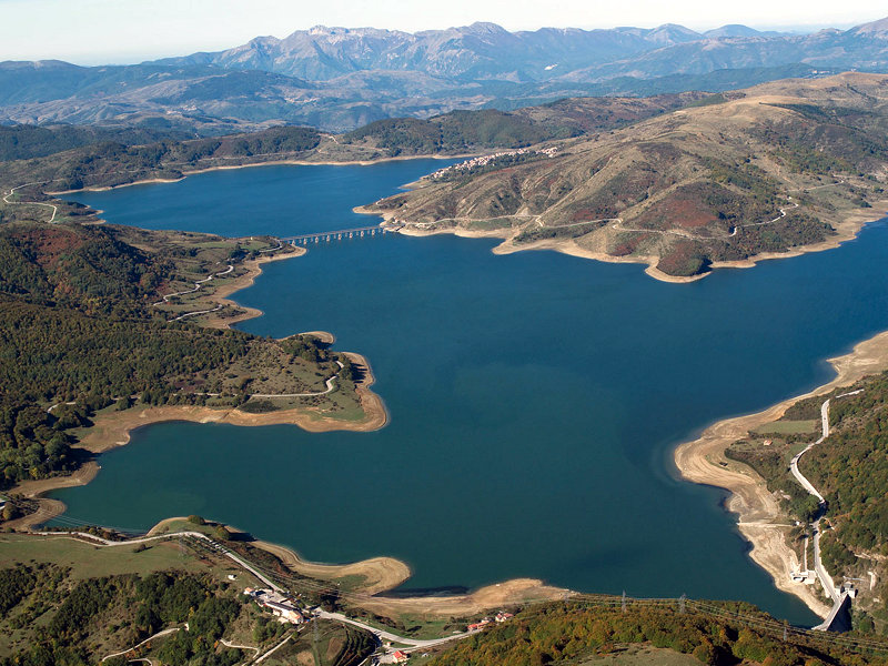 Jezero Campotosto - Lago di Campotosto | Secret World Trip Planner