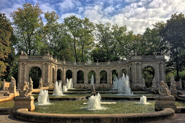 Sagolik fontän - Berlin | Secret World Trip Planner