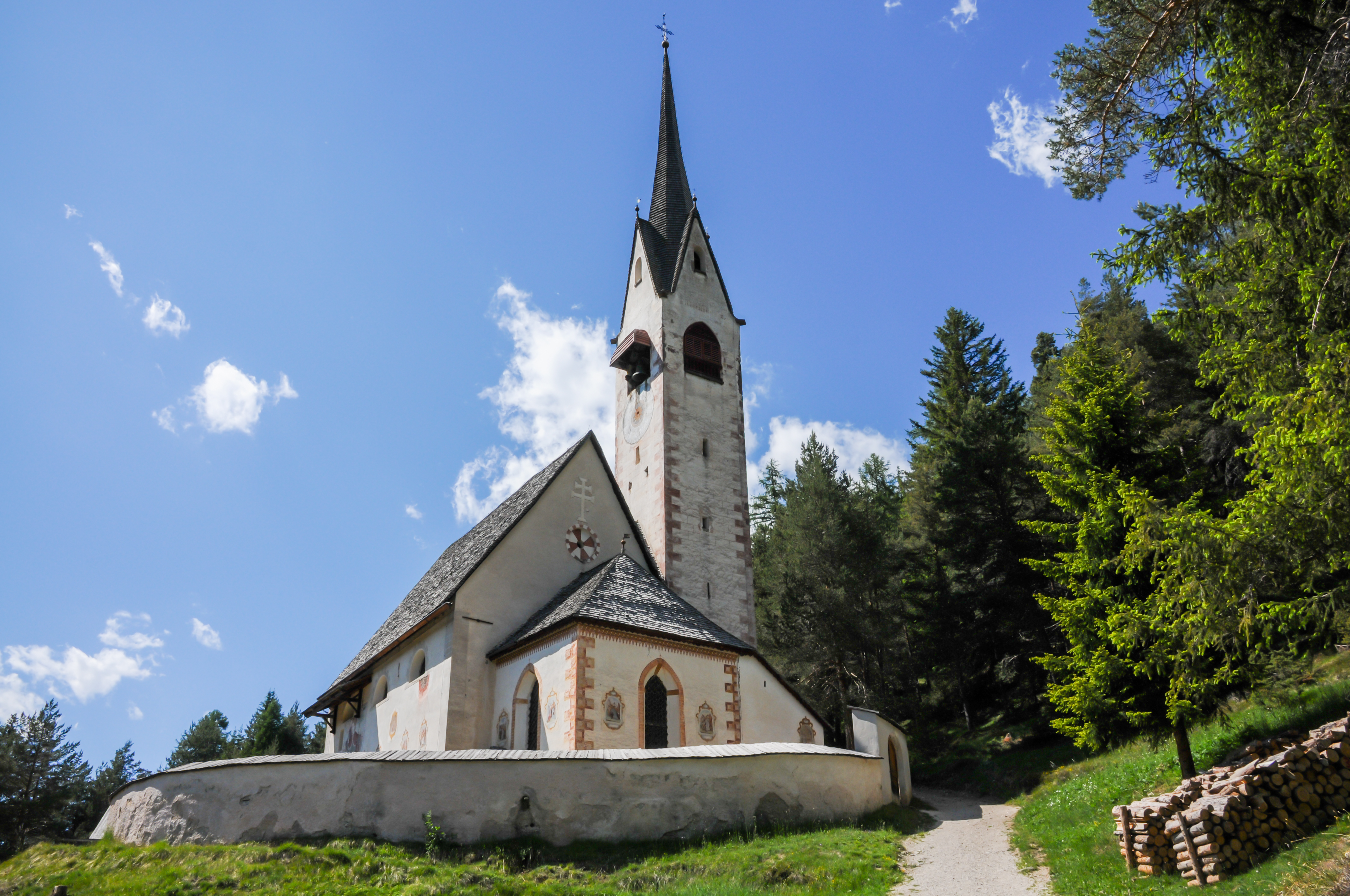 Església de San Giacomo en Ortisei - 39046 Ortisei BZ | Secret World Trip Planner