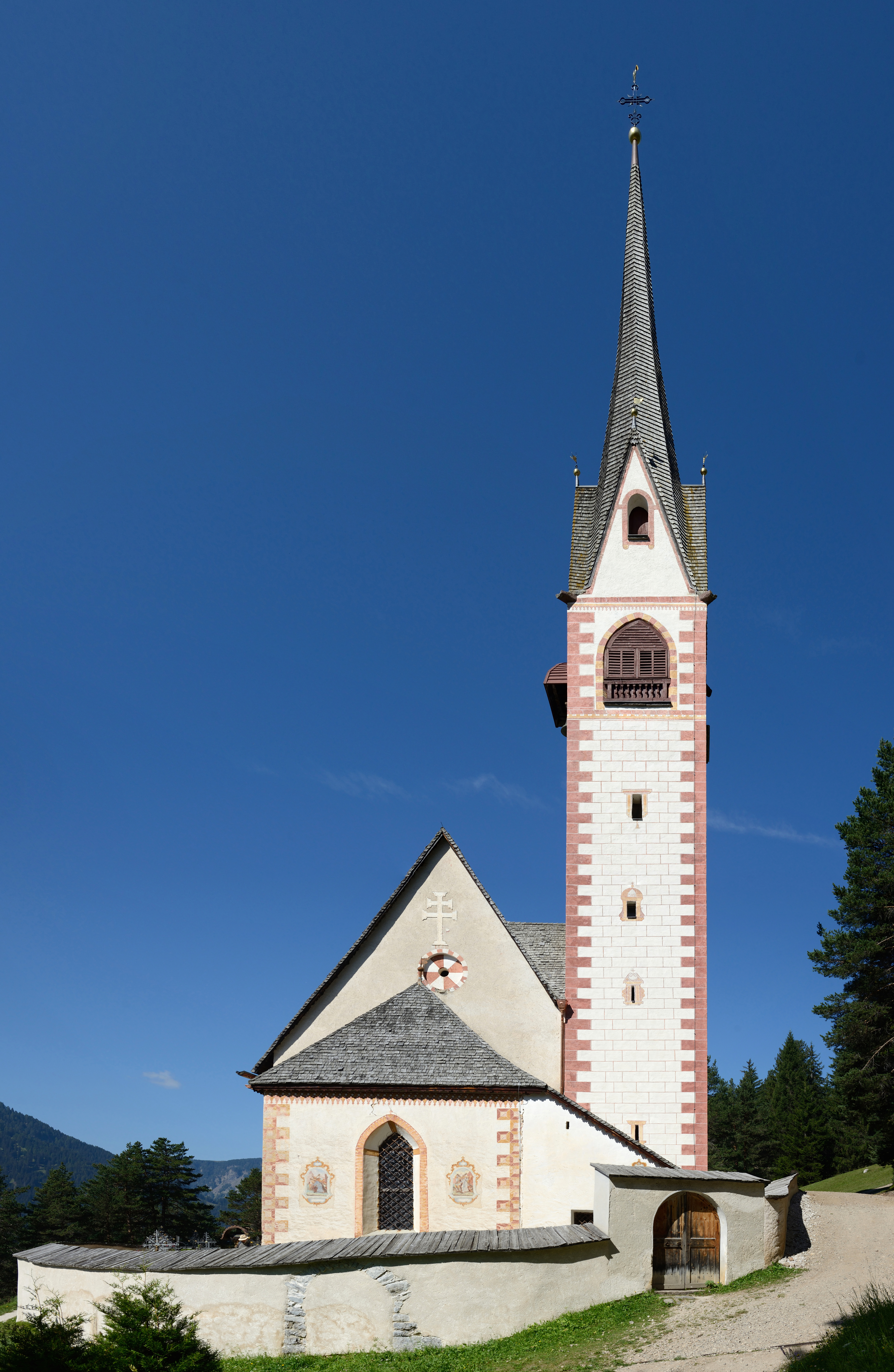 Església de San Giacomo en Ortisei - 39046 Ortisei BZ | Secret World Trip Planner