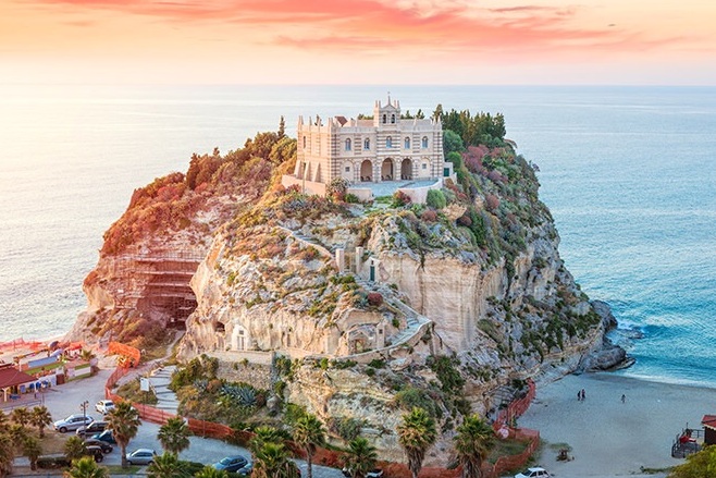 Monasterio de Santa Maria dell'Isola en Tropea - Tropea | Secret World Trip Planner