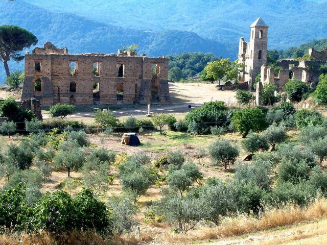 Campomaggiore: Ütopya şehri - Campomaggiore | Secret World Trip Planner