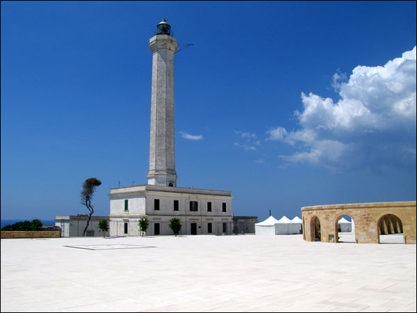 Der Leuchtturm von Santa Maria di Leuca - Leuca | Secret World Trip Planner